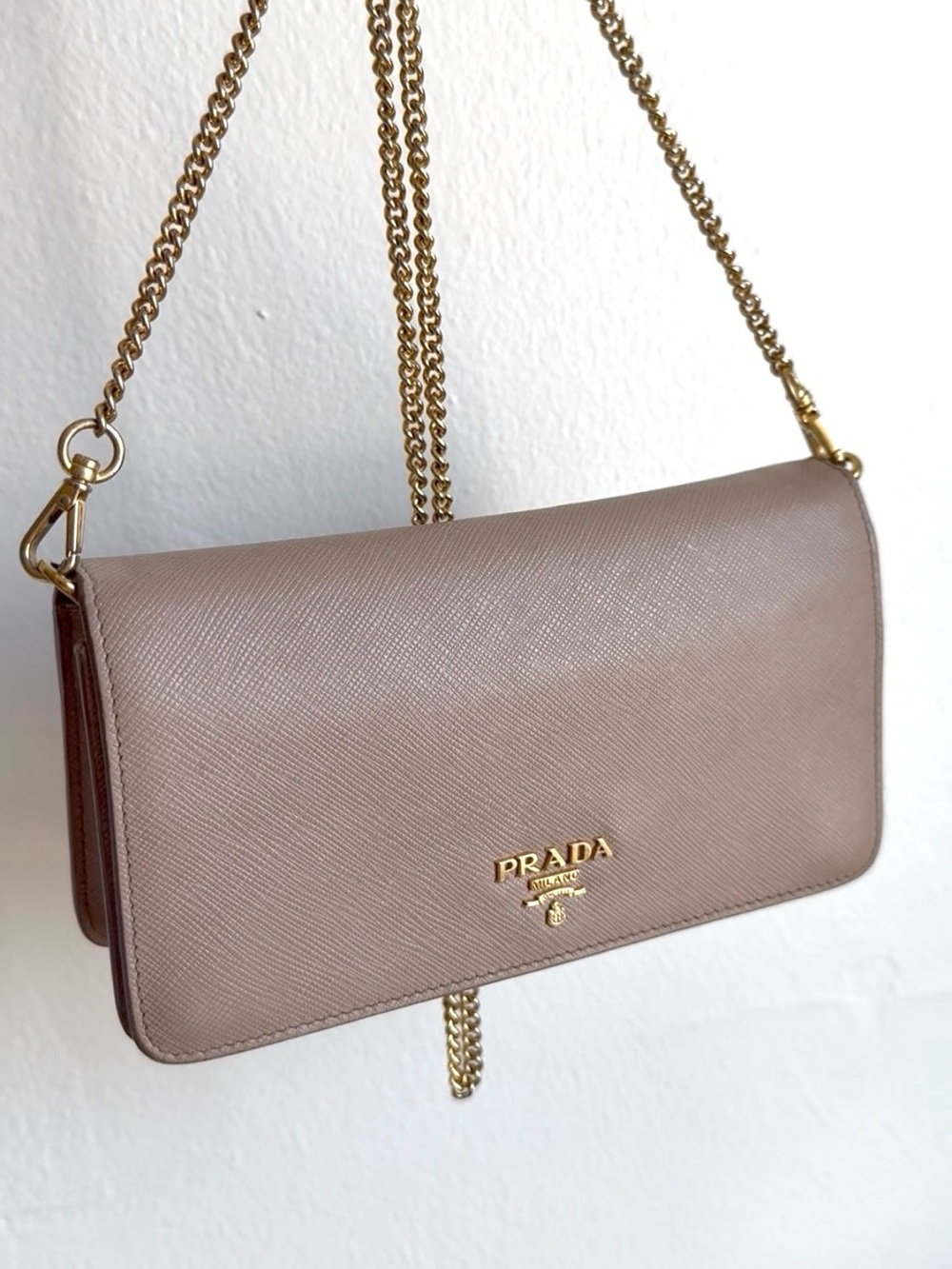 Prada ‘cammeo’ nude saffiano wallet on chain purse.